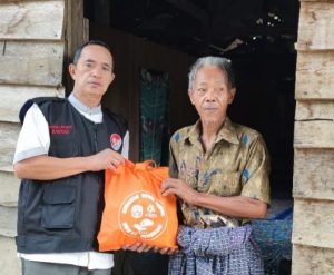 Gerakan Luwu Timur Bersedekah Lanjut di 2023, Warga Kurang Mampu Bersyukur