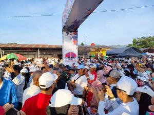 Ribuan Peserta Ikut Jalan Sehat Hadiah Umroh, Dirut PT Putra Mahalona: Senang Rasanya Berbuat Baik ke Masyarakat