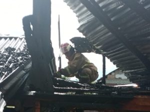Selang Tabung Gas Bocor, Rumah Karmini Terbakar