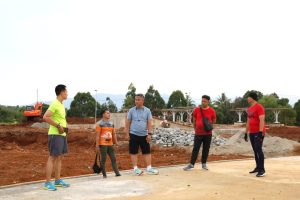 Bupati Luwu Timur Pantau Proyek RTH Bundaran Batara Guru Saat Olahraga Sore