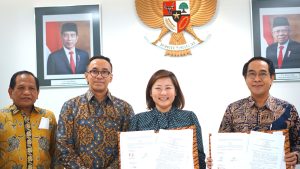 South Korea PM urges calm after Covid cases soar by 70,000 in a day