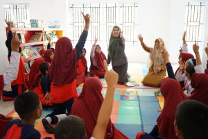 Murid SDN 231 Lakawali Belajar di Perpustakaan Luwu Timur