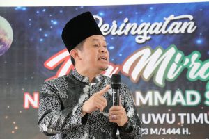 Isra Mi’raj di Masjid Agung Malili Bareng Bupati Budiman, Ustad Rajamuddin Bagi Tips Saat Hadapi Masalah
