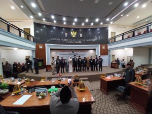 Hitung Suara Selesai, Wakil Ketua 1 DPRD Luwu Timur Umumkan Akbar Terpilih Wakil Bupati