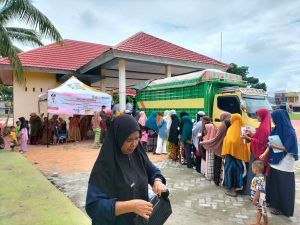 Dinas Perdagangan Luwu Timur-Bulog Palopo Gelar Pasar Murah di Tomoni