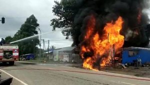Damkar Luwu Timur Gerak Cepat Padamkan Kebakaran Pertamini