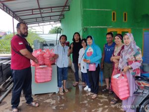 PT CLM Salurkan Bantuan Korban Banjir di Desa Puncak Indah dan Ussu