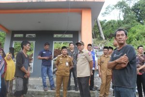 Bantu Korban Longsor Maliwowo, Bupati Luwu Timur Sampaikan Terima Kasih ke Warga