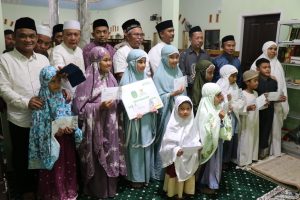 Safari Ramadhan Perdana Bupati Budiman di Wasuponda Beri Santunan Anak Yatim