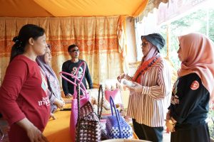 Sufriaty Minta Pemdes Tingkatkan Potensi Desa di Expo Desa