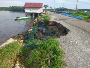 Anggota DPRD Luwu Timur Prihatin Jalan Menuju TPI Wotu Rusak