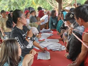 Warga Padati Kantor Camat Wasuponda Beli LPG 3 Kilogram Rp 22 Ribu