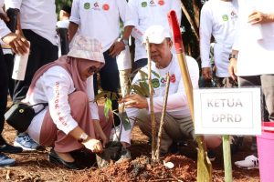 Tanam Pohon Cara Ketua DPRD Luwu Timur Peringati Hari Lingkungan Sedunia