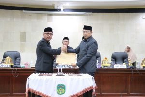 Paripurna DPRD Luwu Timur, Bupati Budiman Sampaikan Pendapat Soal Ranperda Pajak Daerah dan Retribusi Daerah