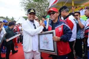 Bupati Budiman Terima Penghargaan Sebagai Kepala Daerah Peduli Pendidikan