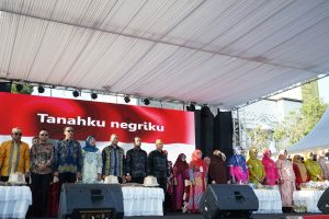 Dekranasda Luwu Timur Ikut Devile Expo Dekranasda Sulsel Kreatif Andalan di Wajo