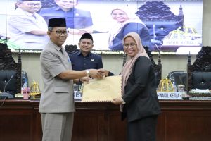 DPRD Luwu Timur Terima Ranperda APBD 2024 dari Sekda Bahri Suli