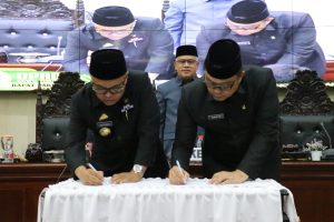 DPRD Simak Pendapat Akhir Bupati Luwu Timur Ranperda RAPBD 2023