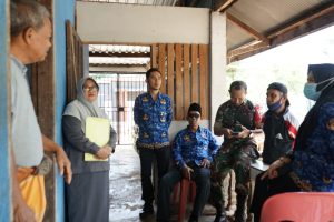 Ditemani Babinsa, Dinas Perdagangan Luwu Timur Sidak Pangkalan LPG 3 Kilogram