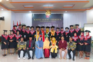 Asisten Administrasi Umum Hadir Wisuda STIKES Batara Guru Sorowako
