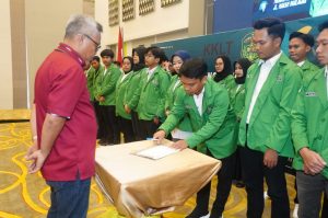 Lantik Pengurus Pusat IPMA Lutim 2023-2025, Bupati Budiman Beberkan Peningkatan IPM