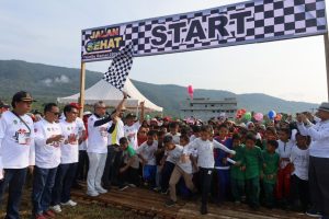 Jalan Sehat Pemilu Damai, Bupati Budiman Ajak Warganya Waspadai Hoax