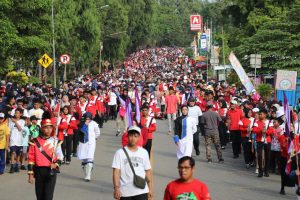 Ribuan Masyarakat Luwu Timur Meriahkan Jalan Sehat HUT KORPRI, PGRI, GURU dan HKN