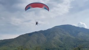 Spot Wisata Baru di Luwu Timur, Gunung Wawomeusa Towuti Jadi Lokasi Paralayang