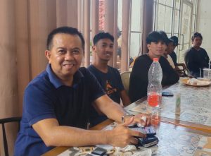 Politisi PDIP Herman Opy Sanda Ngopi Bareng Milenial Luwu Timur, Berikut Profilnya