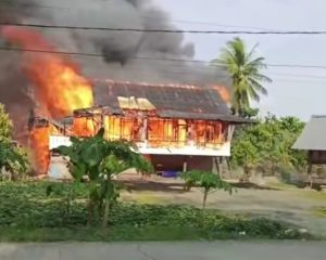 Pemilik Pergi Sawah, Rumah di Tawakua Terbakar