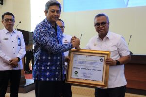 Bupati Budiman Terima Penghargaan Ombudsman RI Soal Kualitas Layanan Publik