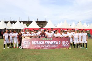 Eksibisi Antar Kabupaten Kota di HJL dan HPRL di Luwu Timur, Bupati Jadi Penjaga Gawang