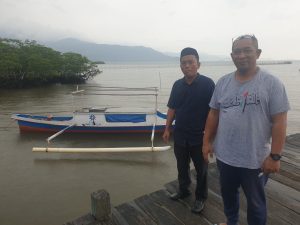 PT CLM Serahkan Bantuan Perahu untuk Kelompok Nelayan di Pasi-pasi