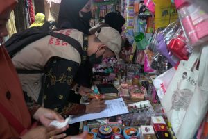 Waspada! Tim Pengawasan Luwu Timur Temukan Kosmetik Tanpa BPOM di Pasar Kawarasan