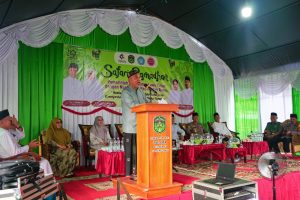 Bupati Budiman Ditemani Istri Safari Ramadhan di Burau