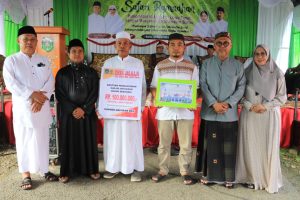 Budiman Serahkan Bantuan Hibah Masjid Istiqomah dan Quba Jalajja Serta Baznas 77 Imam