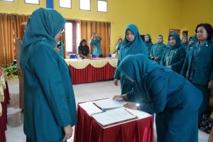 Sufriaty Budiman Lantik Ketua TP PKK Kecamatan Wasuponda