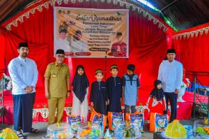Safari Ramadhan di Wasuponda, Bupati Budiman Bantu Anak Yatim