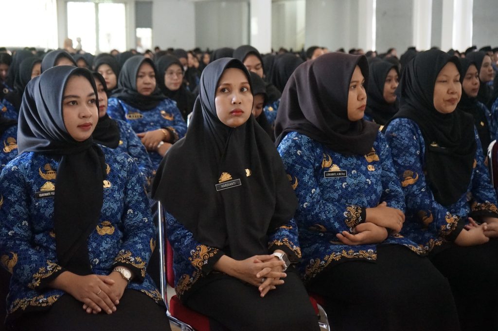 Bupati Budiman Serahkan 309 SK PPPK di Simpurusiang