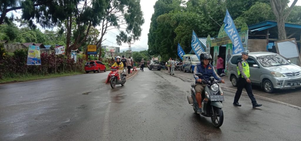 FOTO: Personil Satlantas Polres Luwu Timur Dampingi Dispenda Gelar Penertiban Pajak Kendaraan