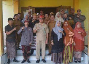 Camat Tomoni Timur ke Staf: Disiplin dan Kompak