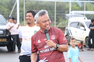 Sepakan Bupati Budiman Tandai Pembukaan Sepakbola Antar Instansi