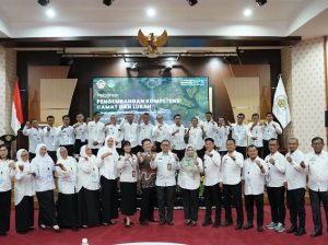 Dua Peserta Terbaik Diklat Peningkatan Kompetensi Camat dan Lurah se Luwu Timur