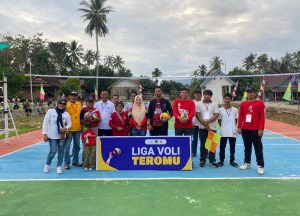 Camat Mangkutana Buka Liga Voli Seselemba Desa Teromu