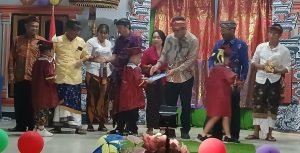 Camat Tomoni Timur: Minta Orang Tua Didik Anak di Penamatan TK  Pratama Widyalaya Sri Ganesha