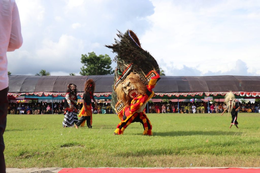 Reog Ponorogo Tampil di Roadshow Kebudayaan Kecamatan Kalaena