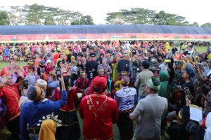 Roadshow Kebudayaan Berakhir di Burau, Wabup Akbar: Harus Bangga Dengan Kekayaaan Budaya Kita