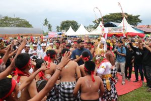 Tari Kecak Meriahkan Roadshow Kebudayaan di Tomoni Timur