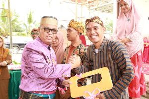 Serahkan Bantuan Pupuk dan Kendaraan Dinas, Budiman: Dukungan Untuk Petani Jadi Prioritas