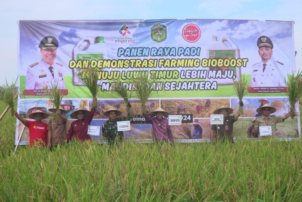 Panen Raya di Bayondo, Bupati Budiman Serahkan Belasan Unit Alsintan